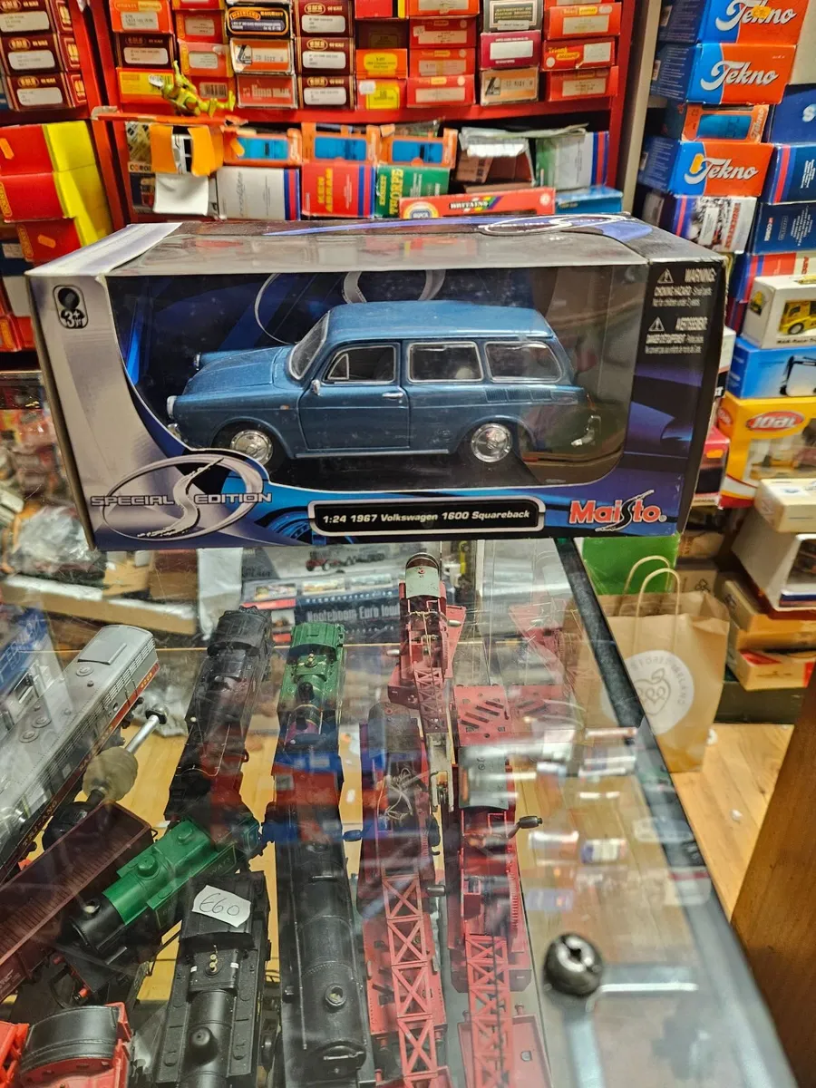 Corgi Maisto VW 1600 Squareback - Image 1
