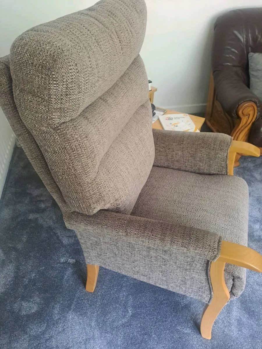 High backed chair - Image 2
