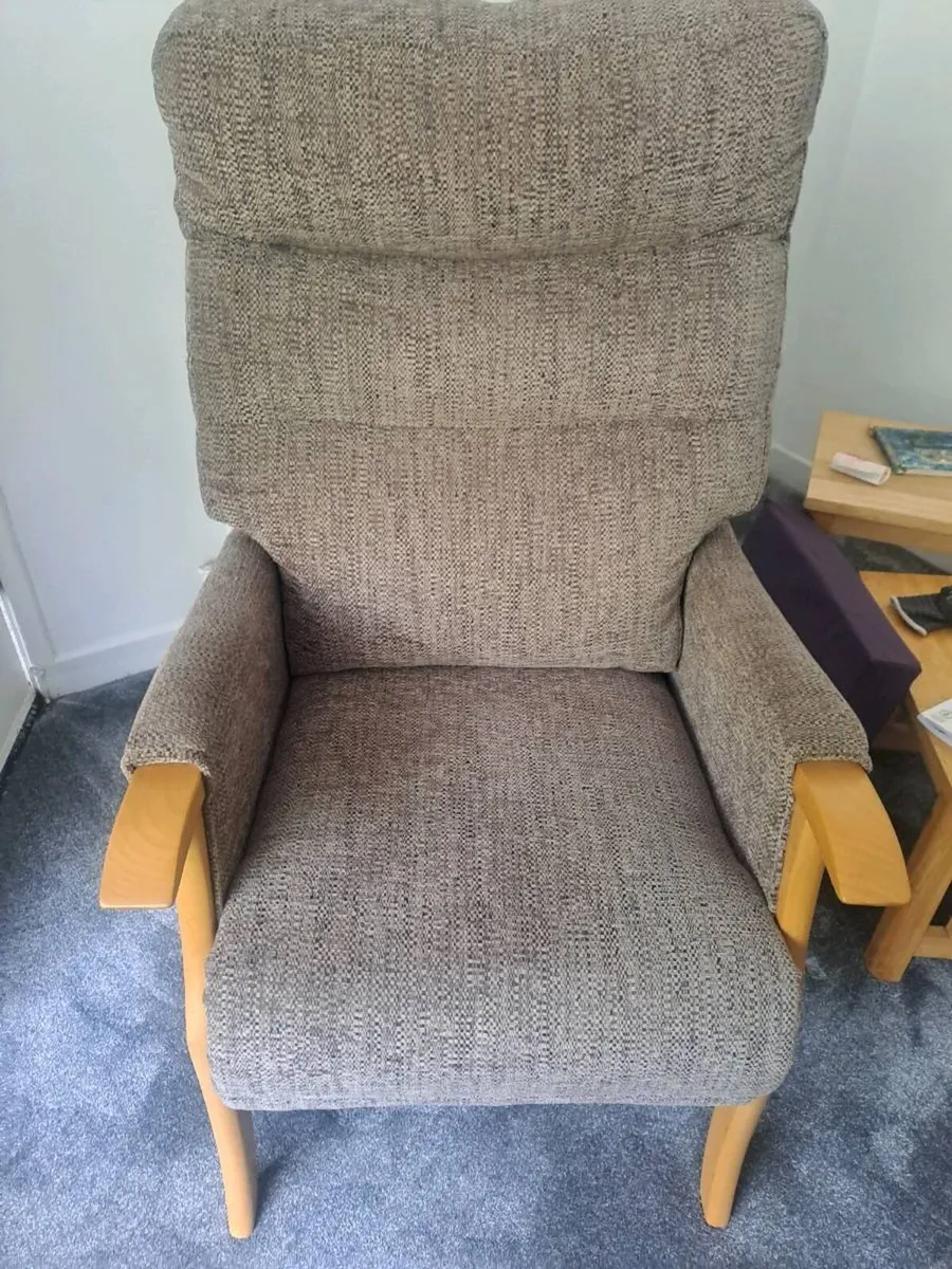 High backed chair - Image 3