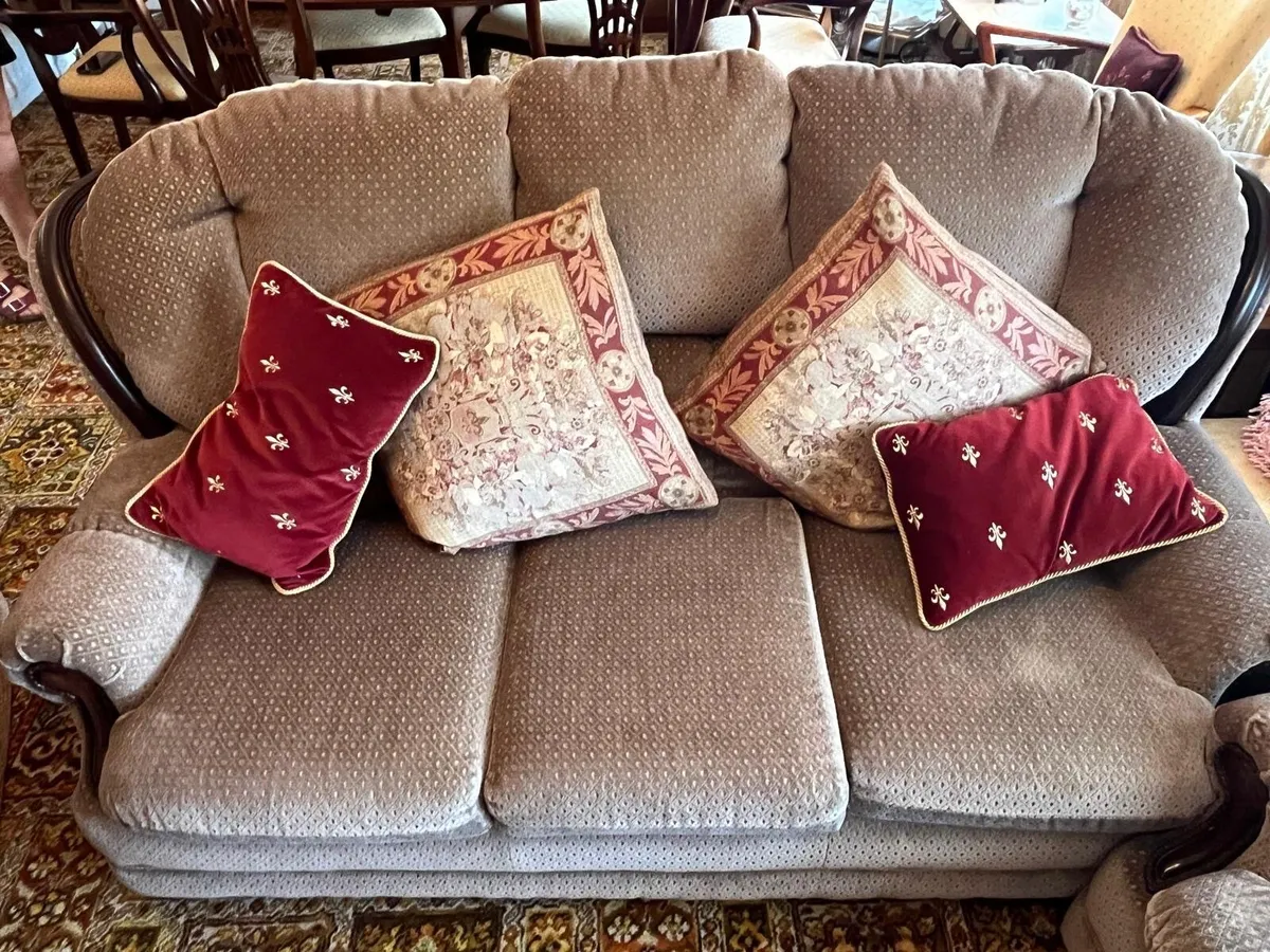 Couch and two armchairs - Image 2