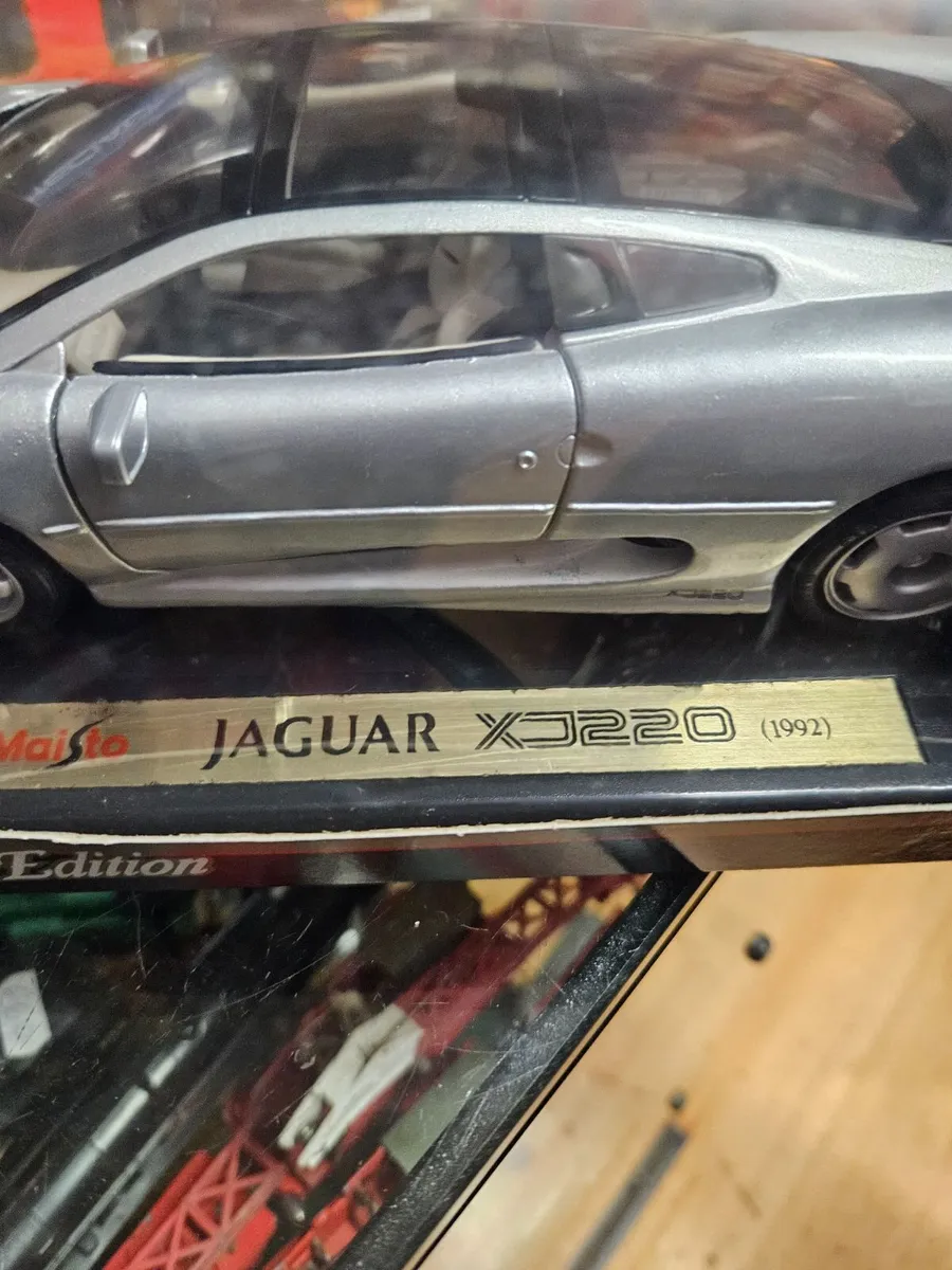Corgi Maisto Jaguar XJ220 1.18 - Image 3