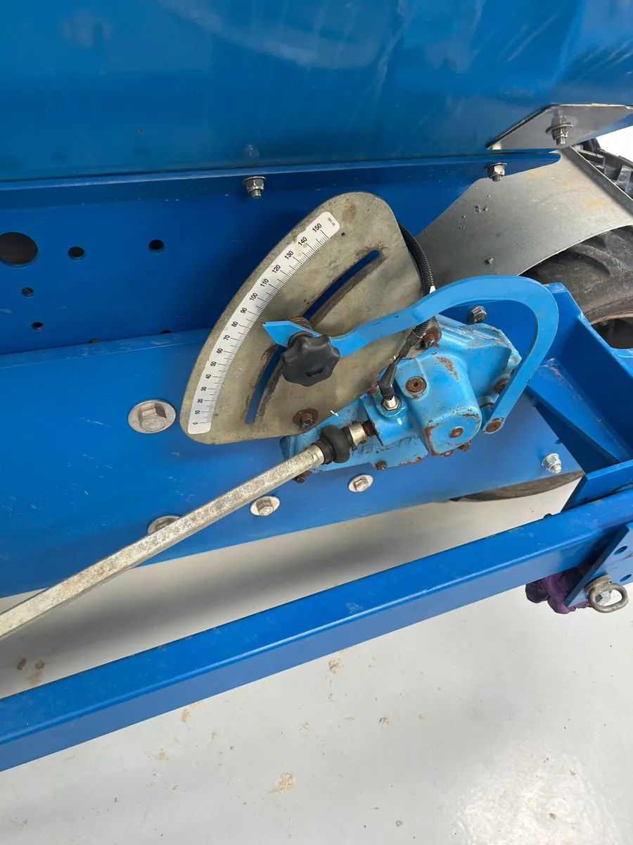 Lemken grain and Fert tank - Image 2