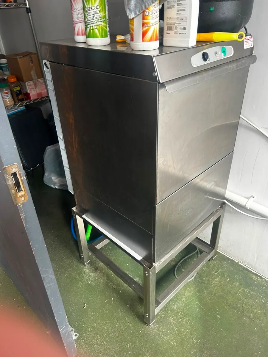 Catering dishwasher - Image 1