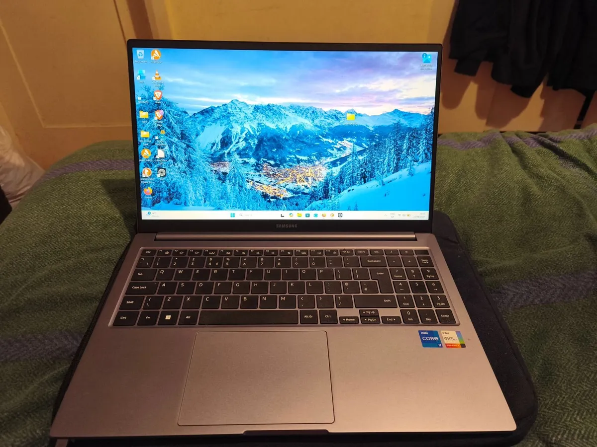 Samsung book 4 laptop - Image 1
