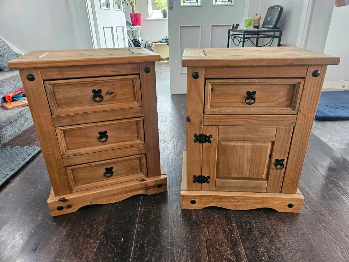 Bedside lockers