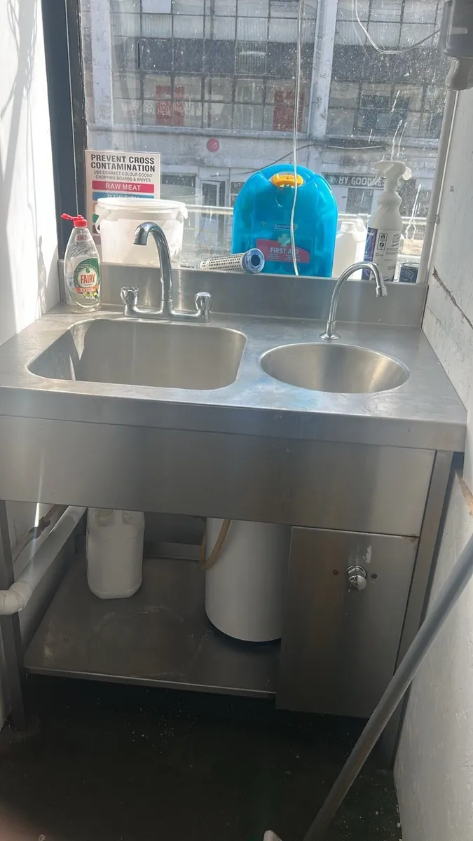Stainless steel sink - Image 1