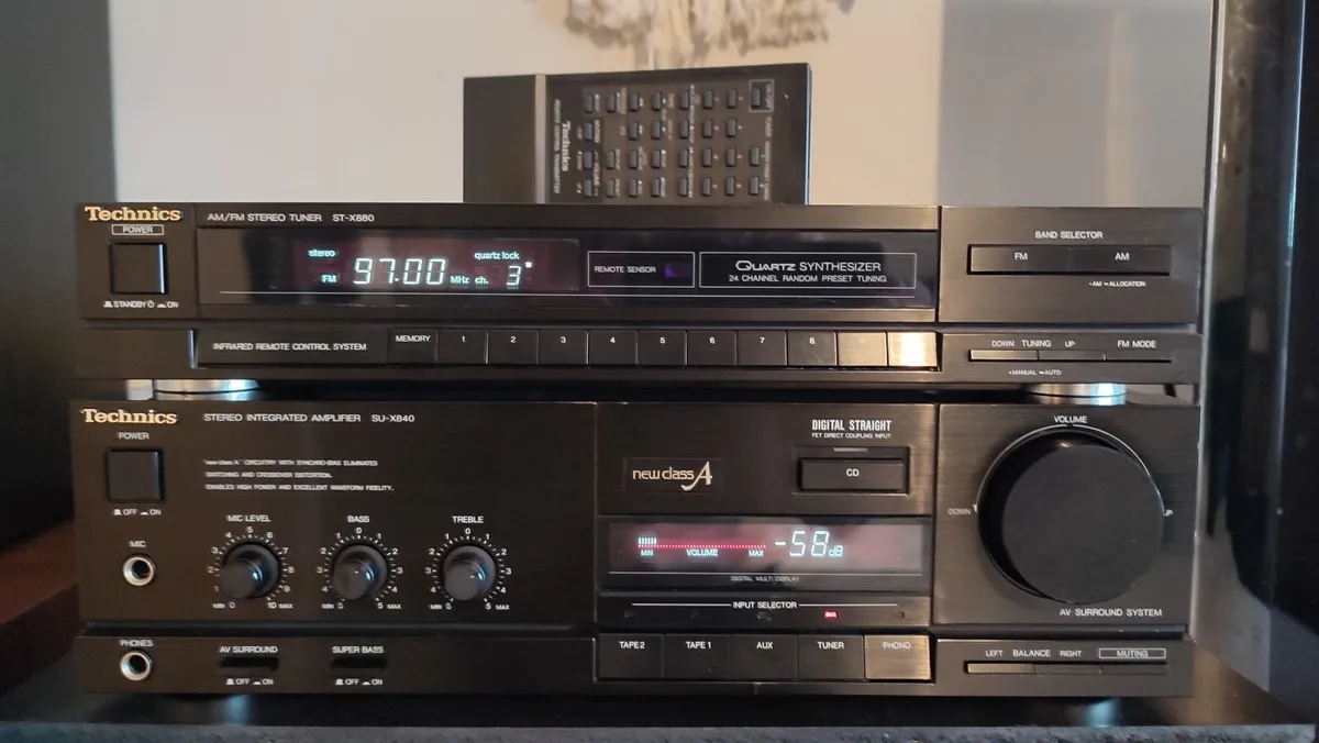 Midi TECHNICS SU-X840 amplifier + Tuner. Remote - Image 1