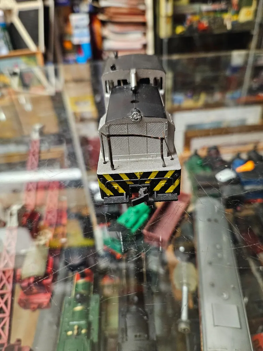 Hornby Lima OO Gauge Diesel Shunter - Image 2