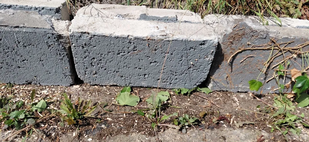 Builders Solid Concrete Blocks - Image 1