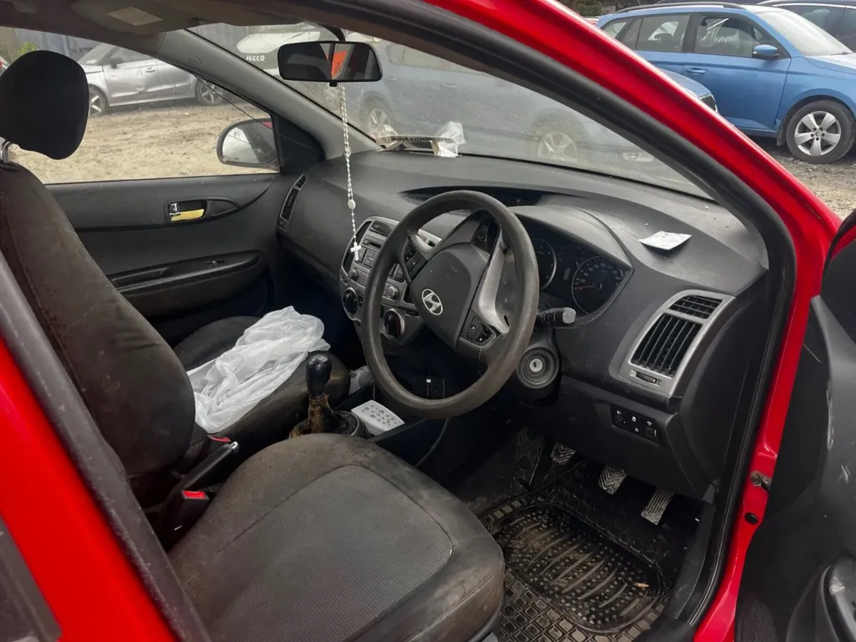 13 Hyundai i20 diesel - Image 2