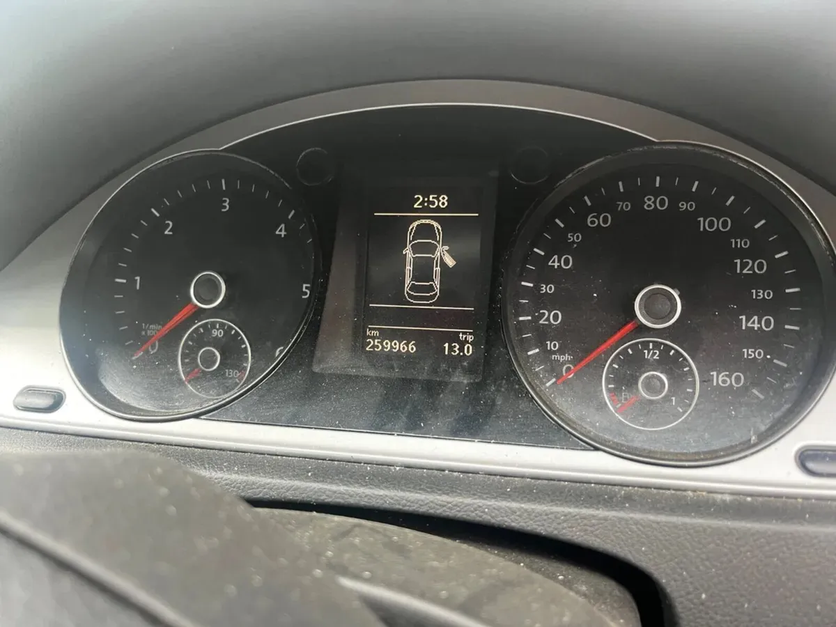 11 Volkswagen Passat 1.6 tdi - Image 3