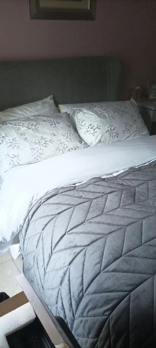 Double bed - Image 2
