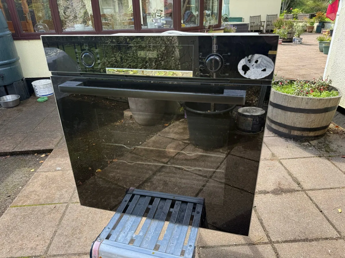 Built in multifunction oven. - Image 1