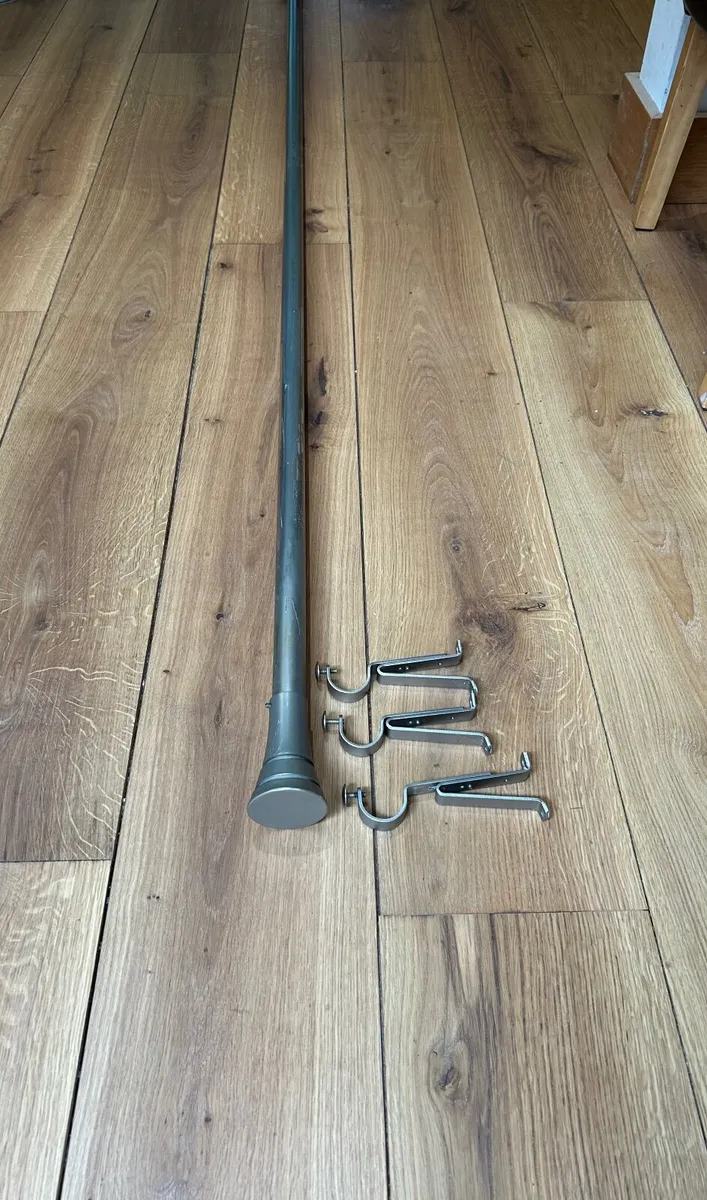 Curtain pole - Image 1