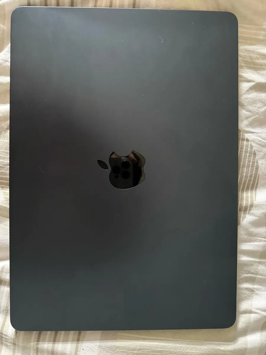 Apple MacBook Air 13 inch M3 Midnight - Image 2