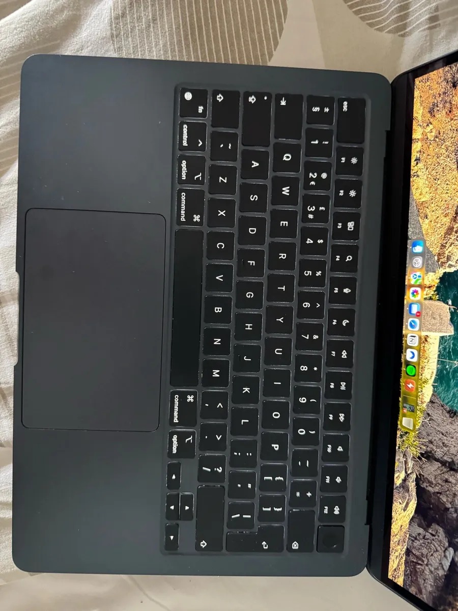 Apple MacBook Air 13 inch M3 Midnight - Image 4