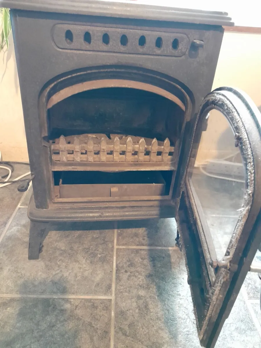 Solid fuel stove - Image 2