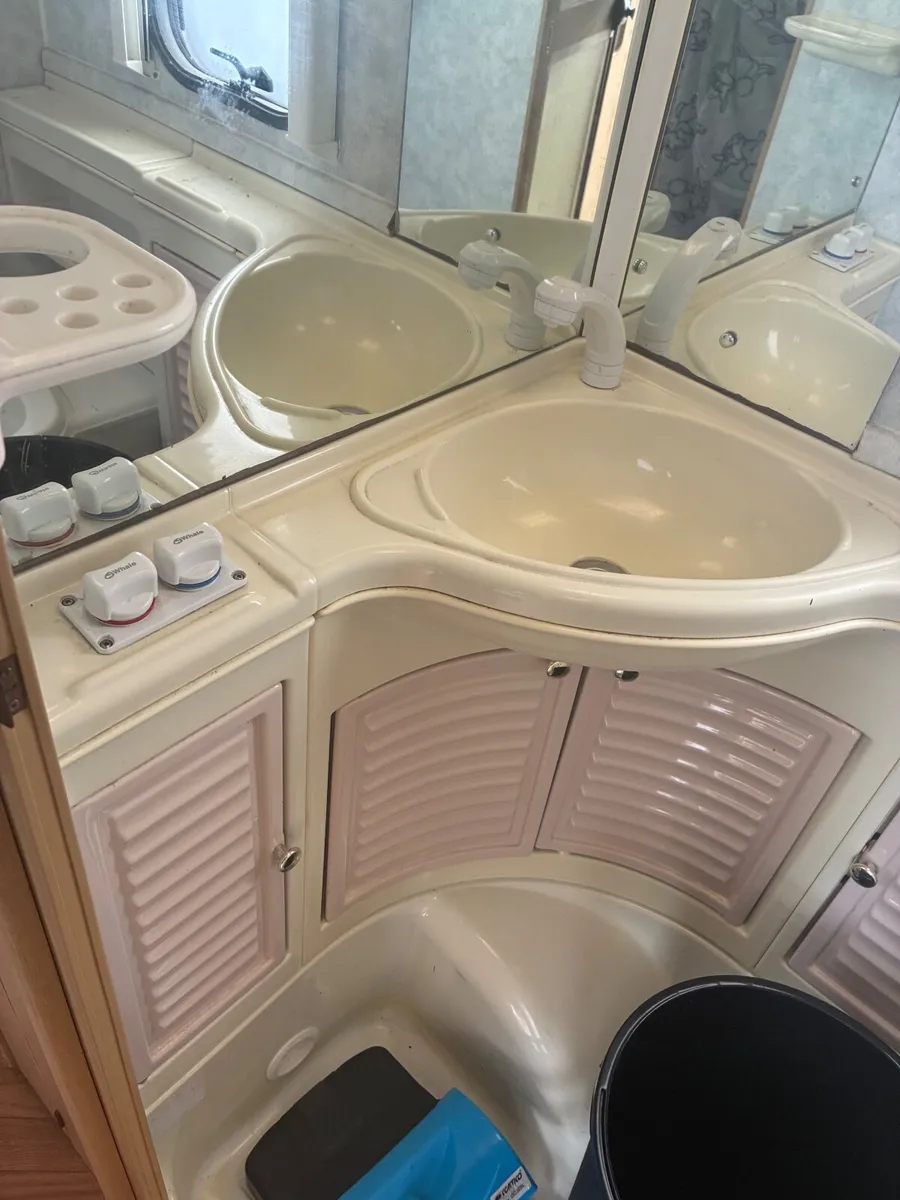Caravan - Image 4