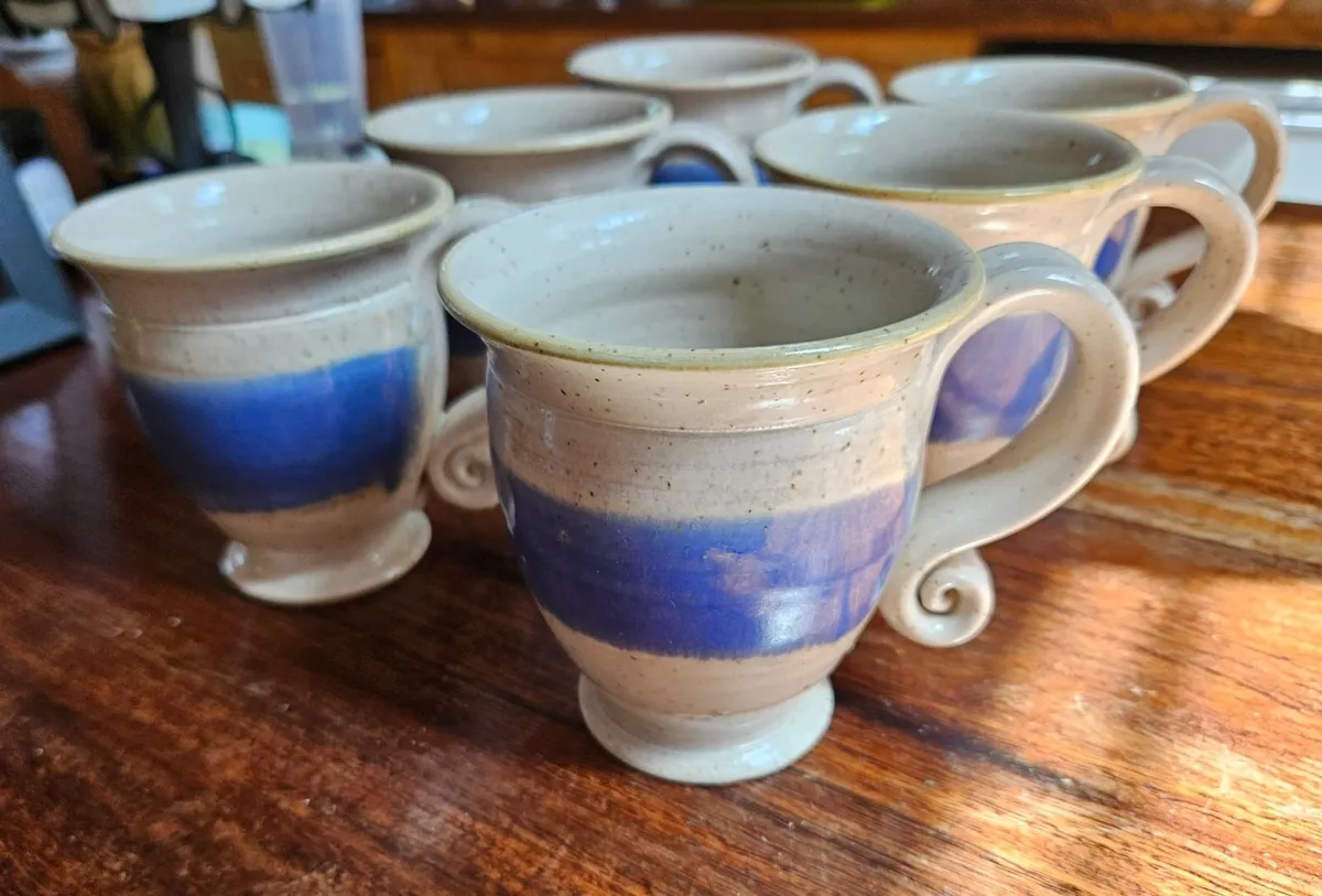 6 lovely pottery mugs - Image 1