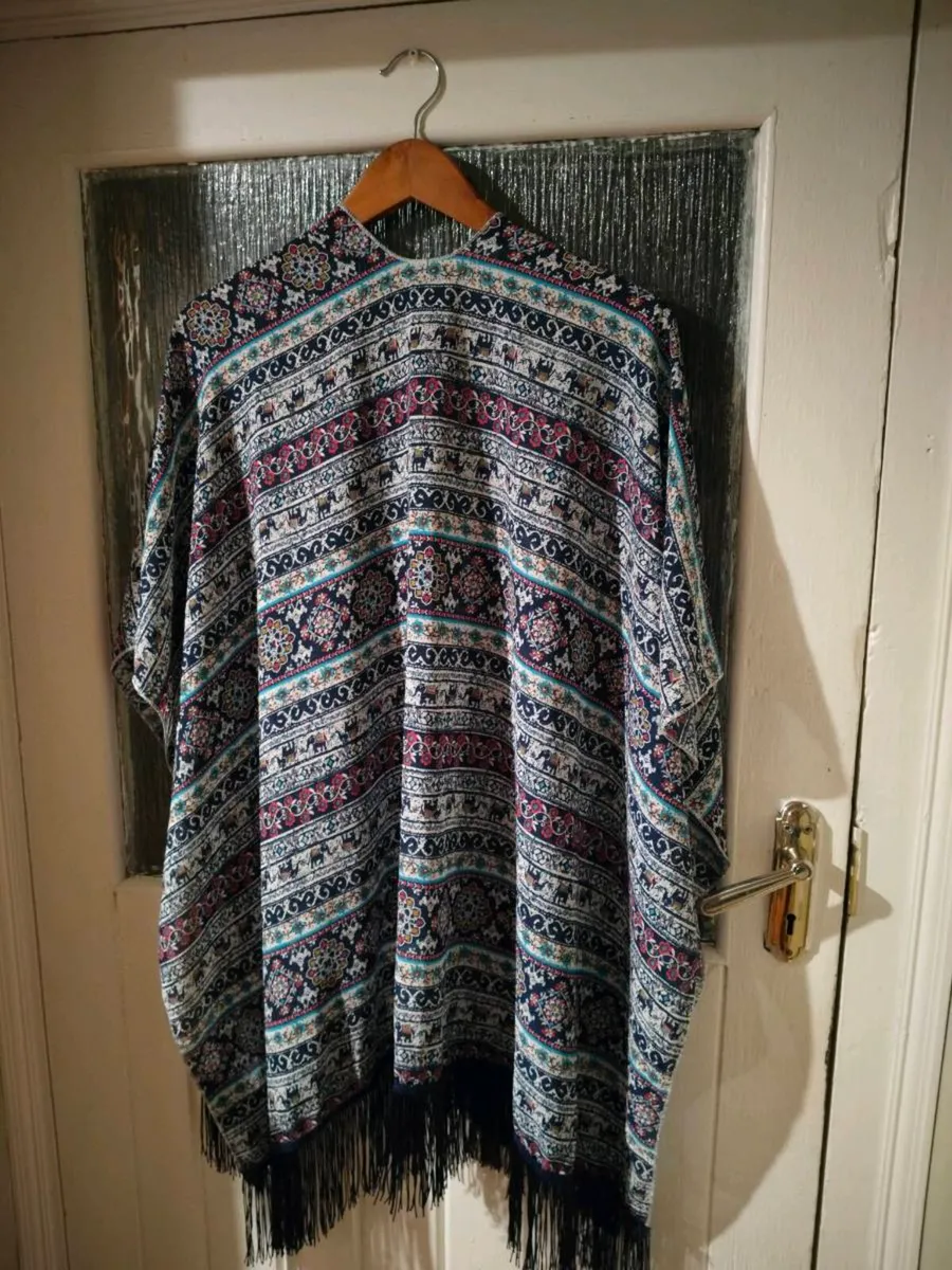 Dunne Stores, bohemian-style fringe kimono with - Image 3