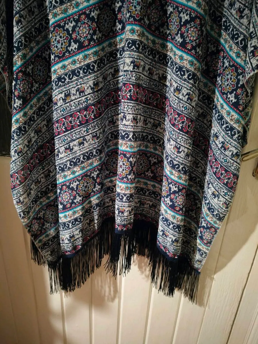 Dunne Stores, bohemian-style fringe kimono with - Image 4