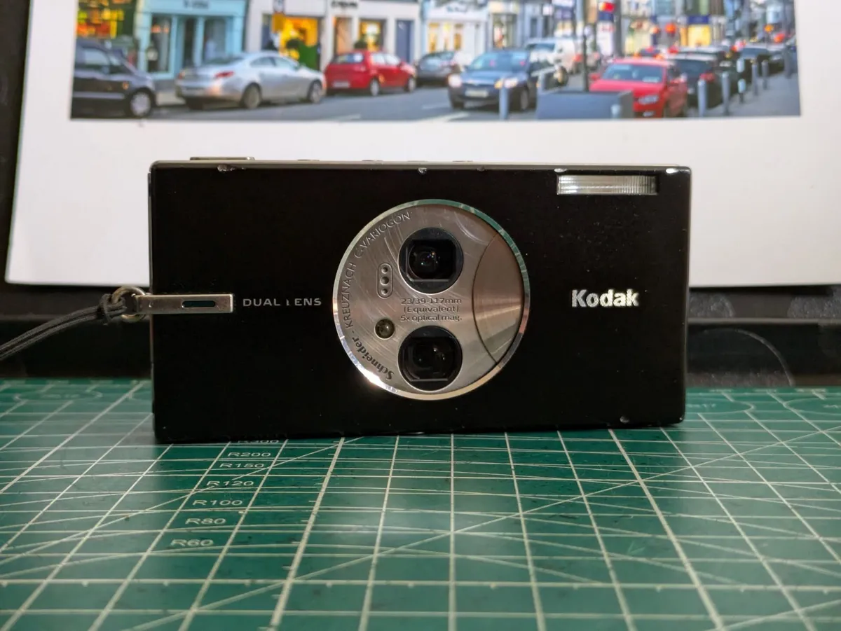 Kodak V570 CCD🌈 dual lens compact camera - Image 1