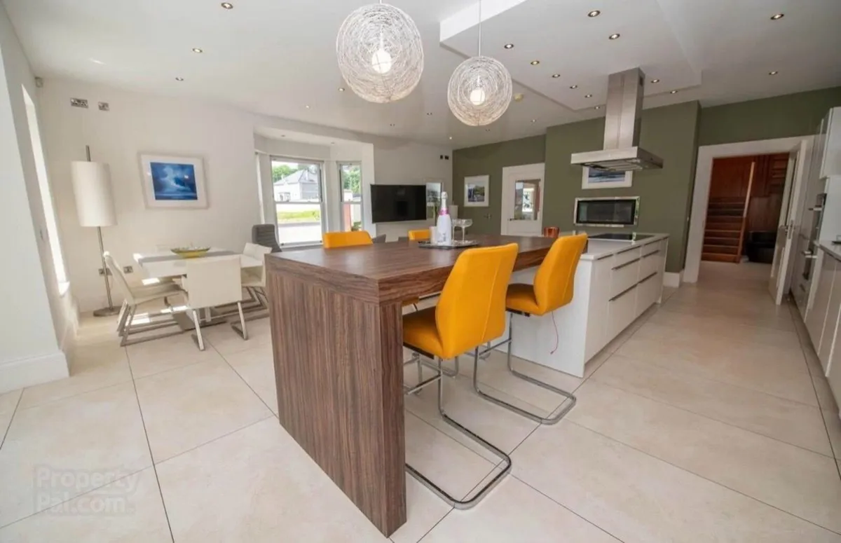 High gloss kitchen with island - Image 2
