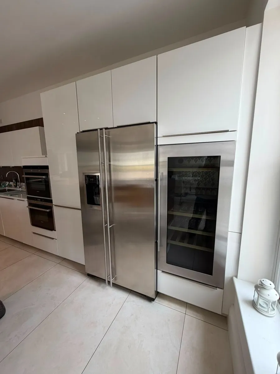 High gloss kitchen with island - Image 4