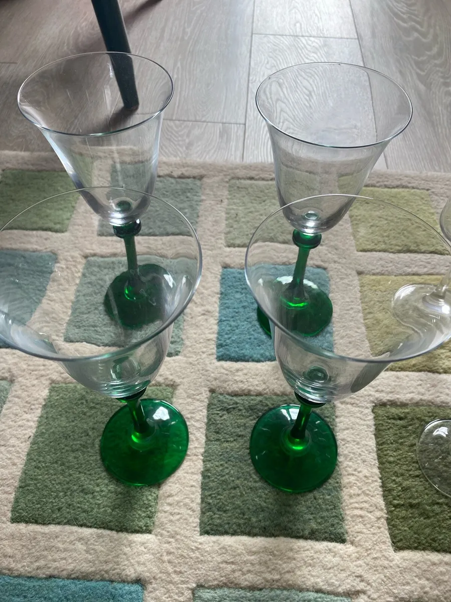 Wine glasses and champagne flutes - Image 1