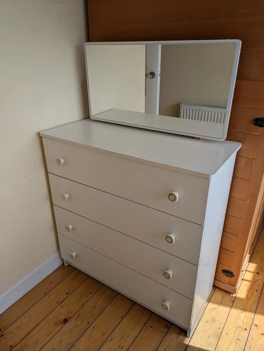 Chest of drawers - Image 1
