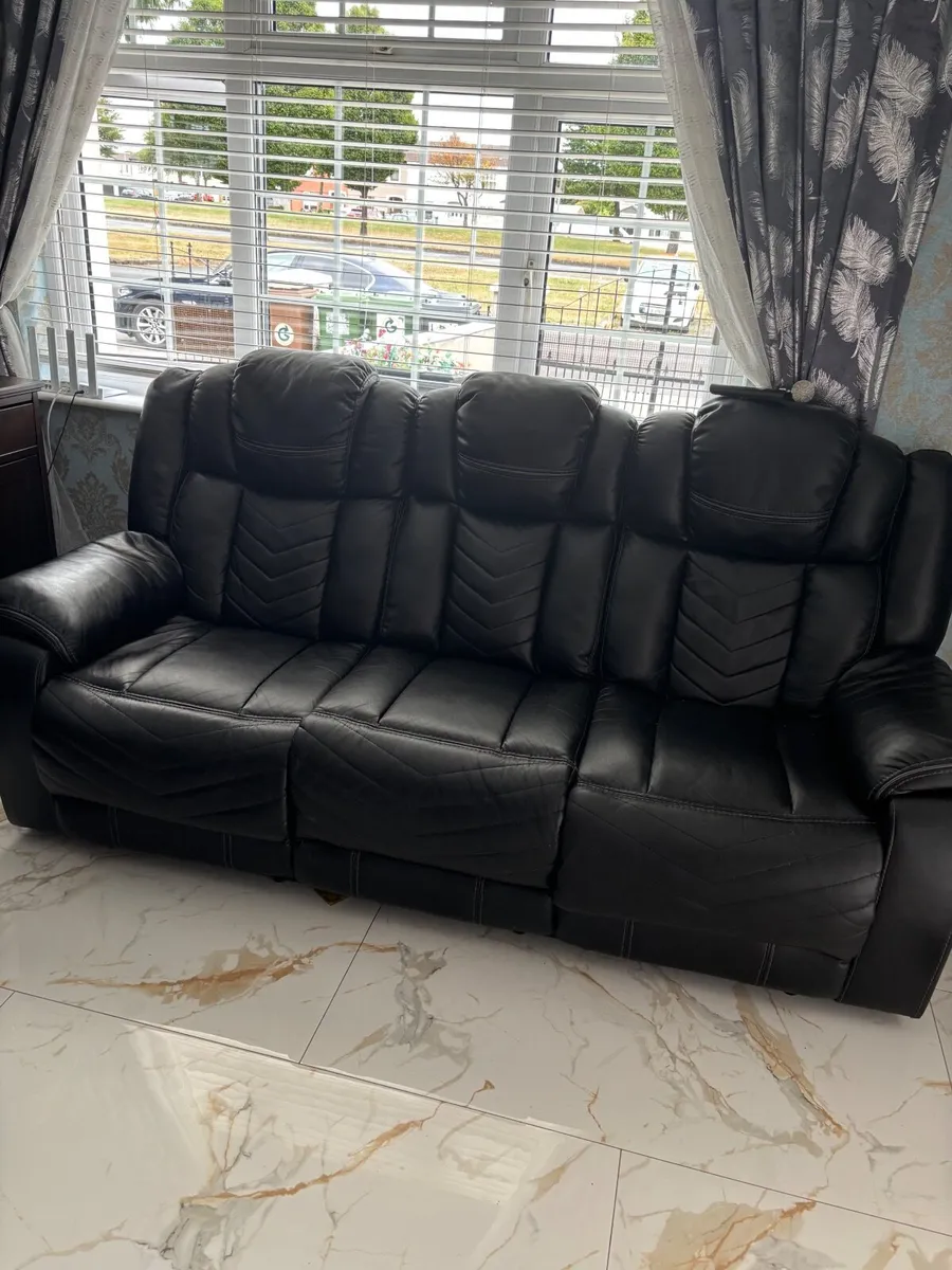 3+2 recliner sofa - Image 1