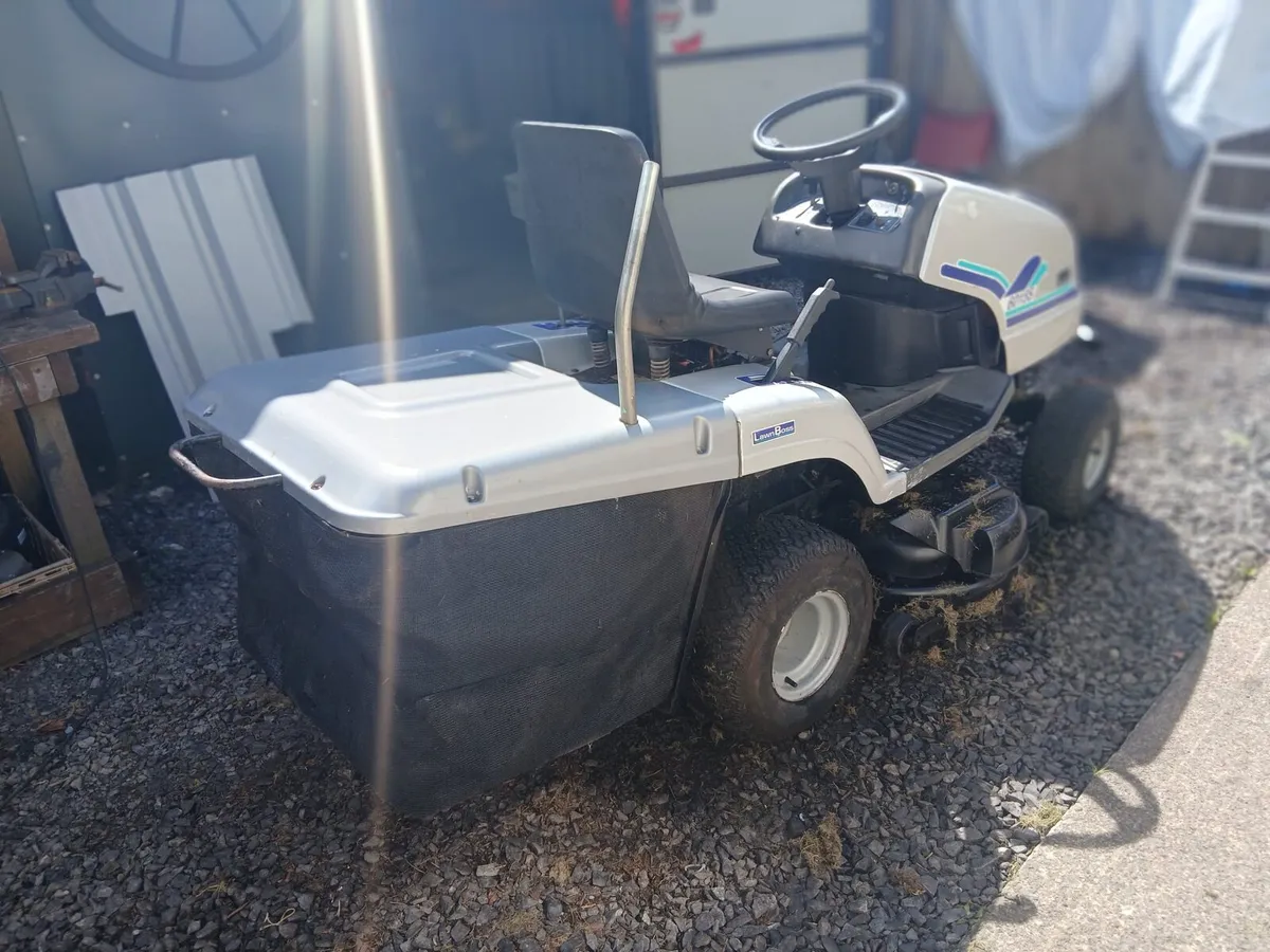 Ride on lawnmower - Image 3