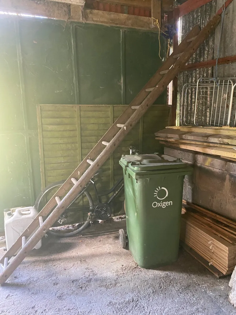Wooden ladder - Image 1