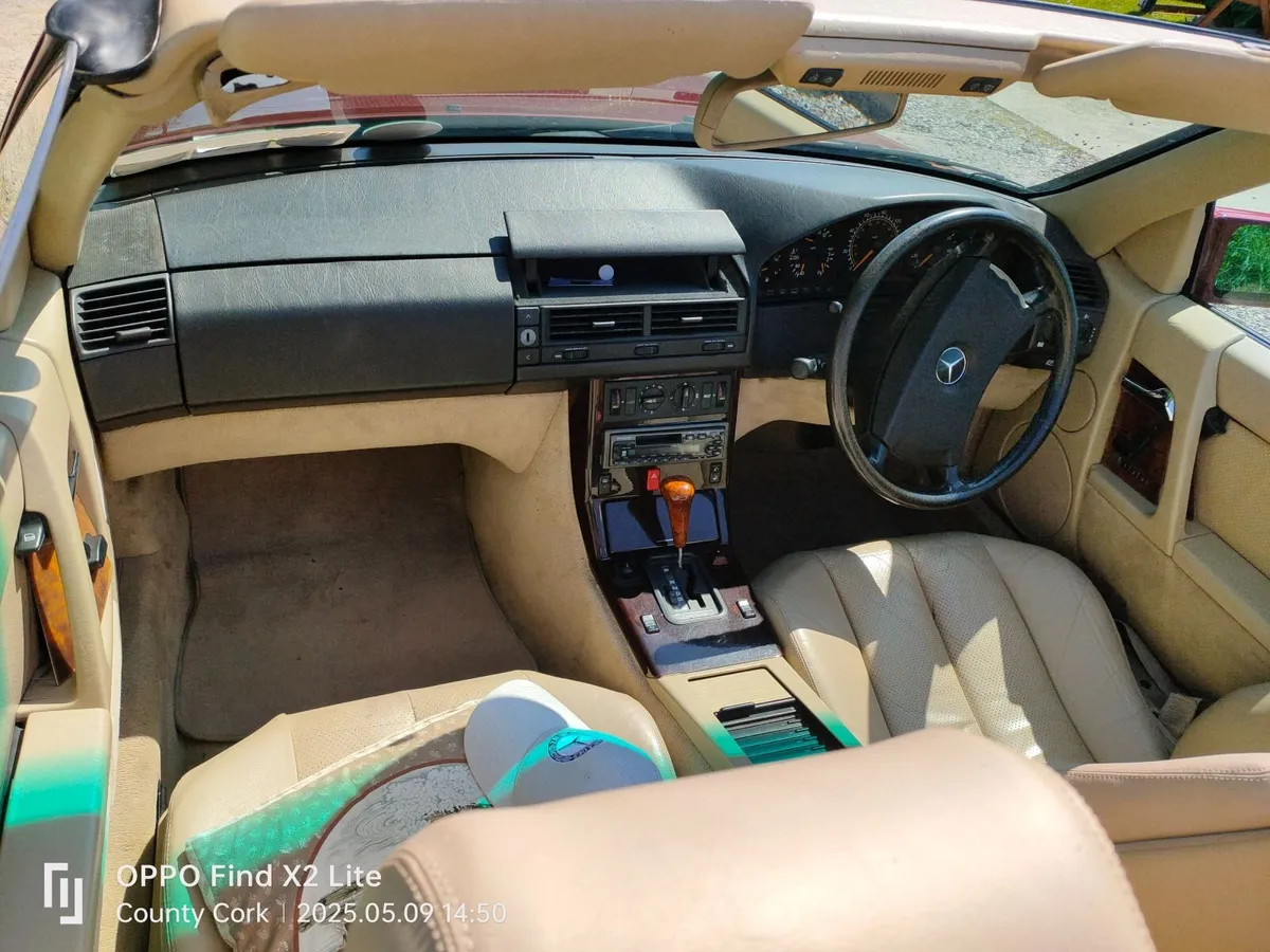 Mercedes-Benz 1990 convertible - Image 4