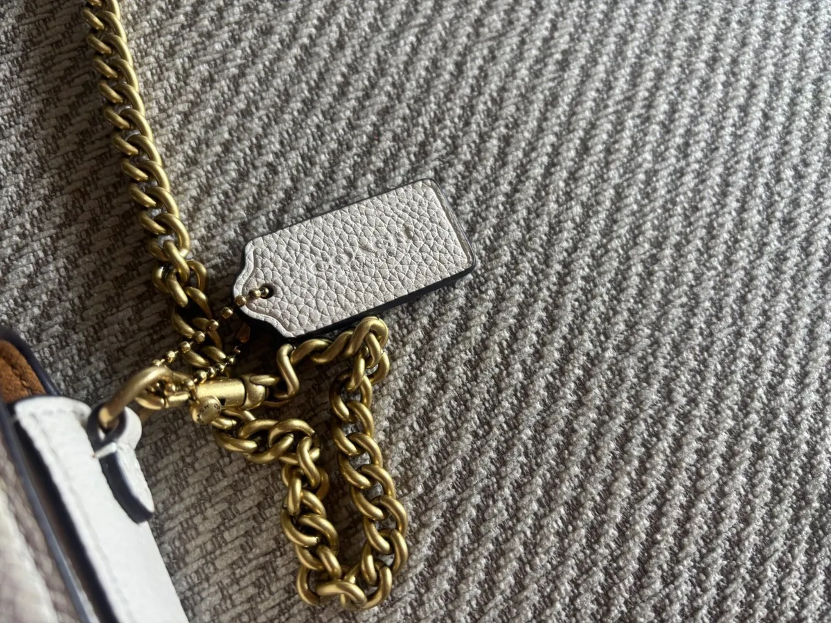 Ladies Authentic Coach handbag - Image 4
