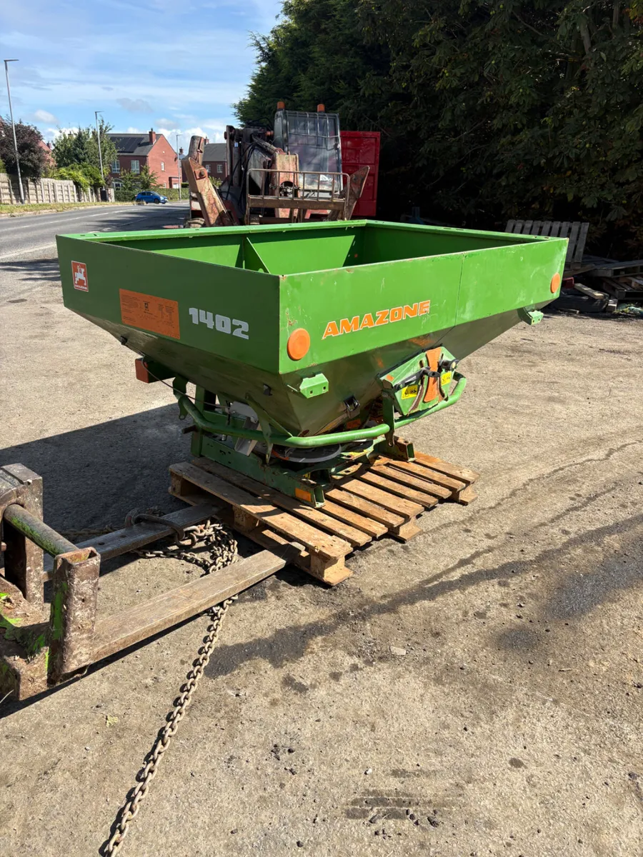 Amazone 1.4T fertiliser sower - Image 2