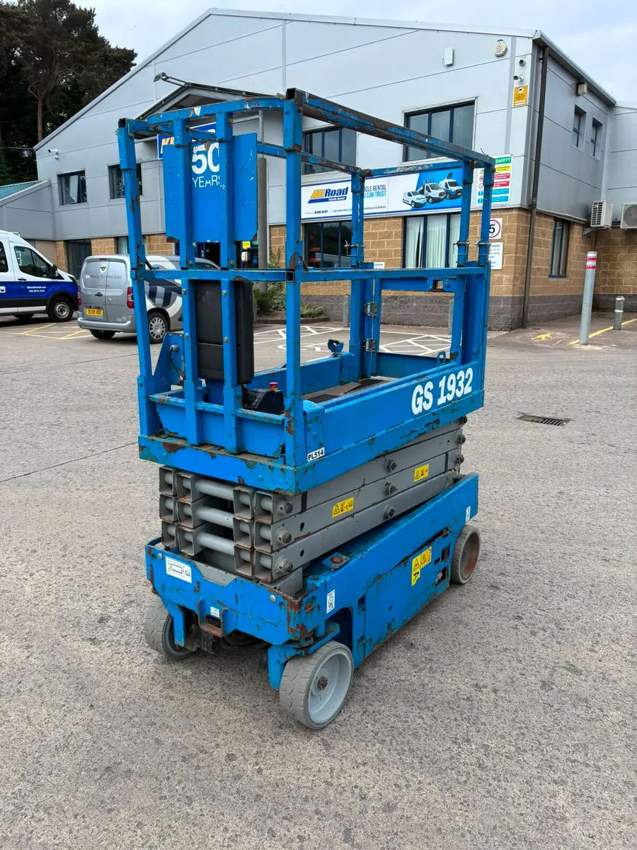 2016 GENIE GS1932 25FT ELECTRIC SCISSOR LIFT - Image 3