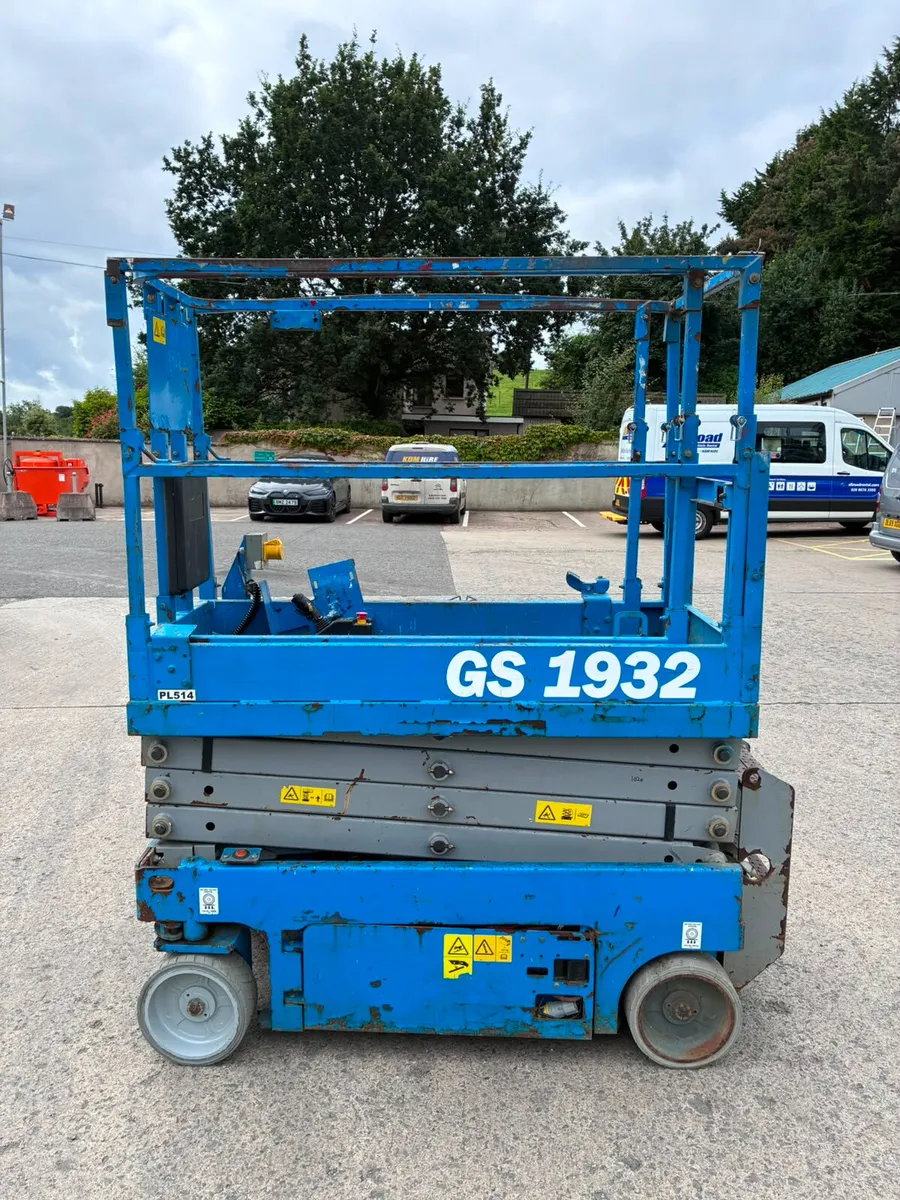 2016 GENIE GS1932 25FT ELECTRIC SCISSOR LIFT - Image 1