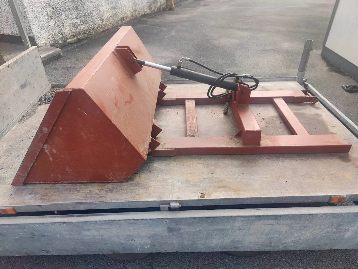 4ft Hydraulic Tipping Bucket for Forklift - Image 3