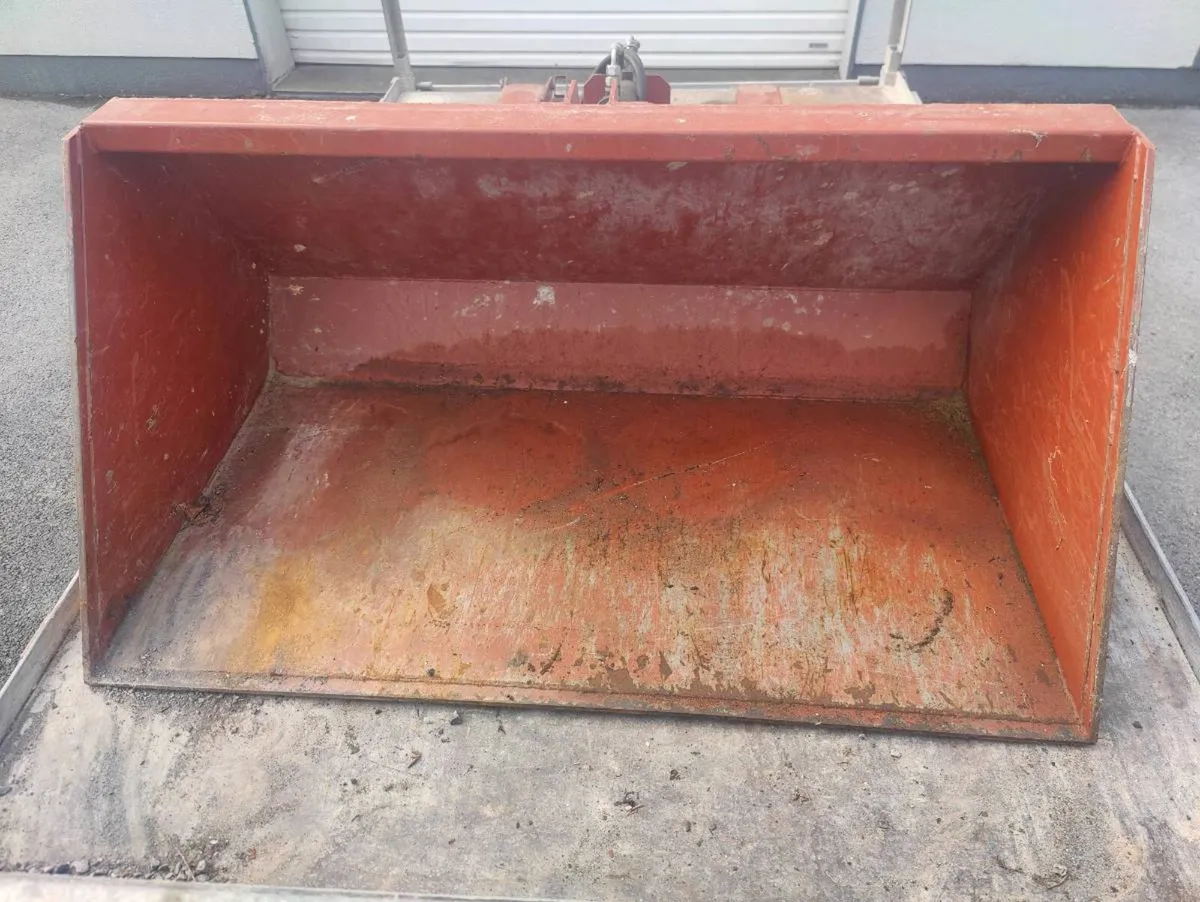 4ft Hydraulic Tipping Bucket for Forklift - Image 4