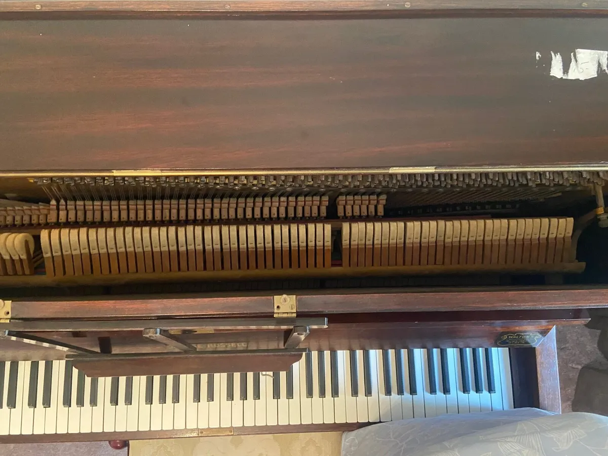Piano and stool - Image 2
