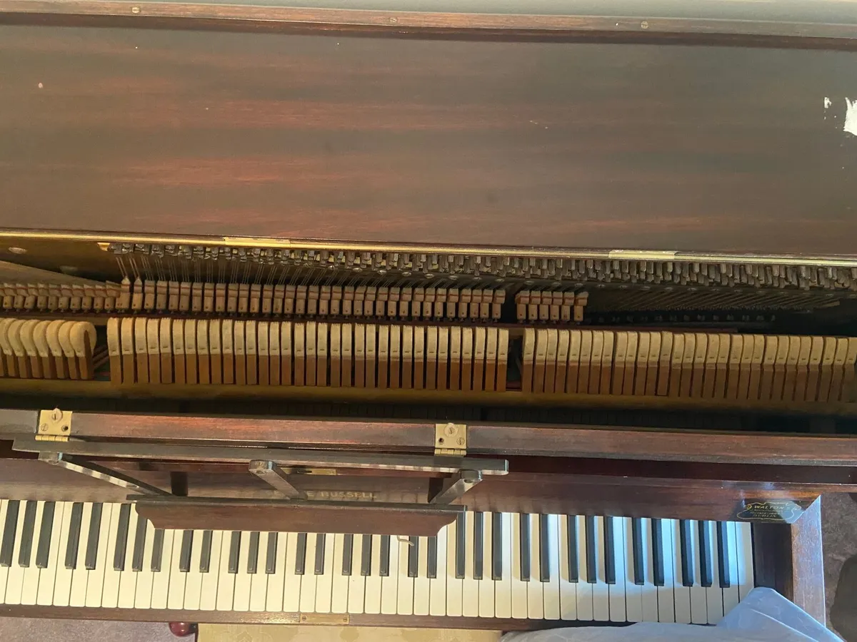 Piano and stool - Image 3