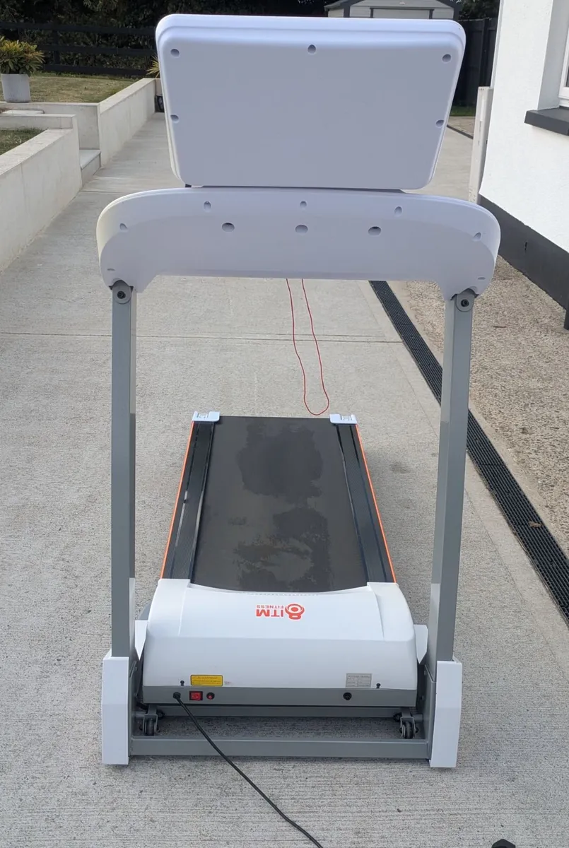 Motorized folding treadmill - Image 3