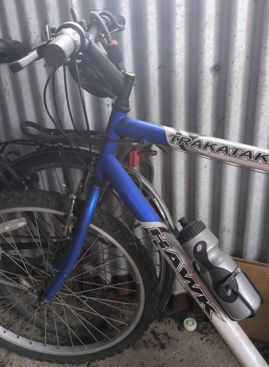 Two men’s bikes. - Image 2