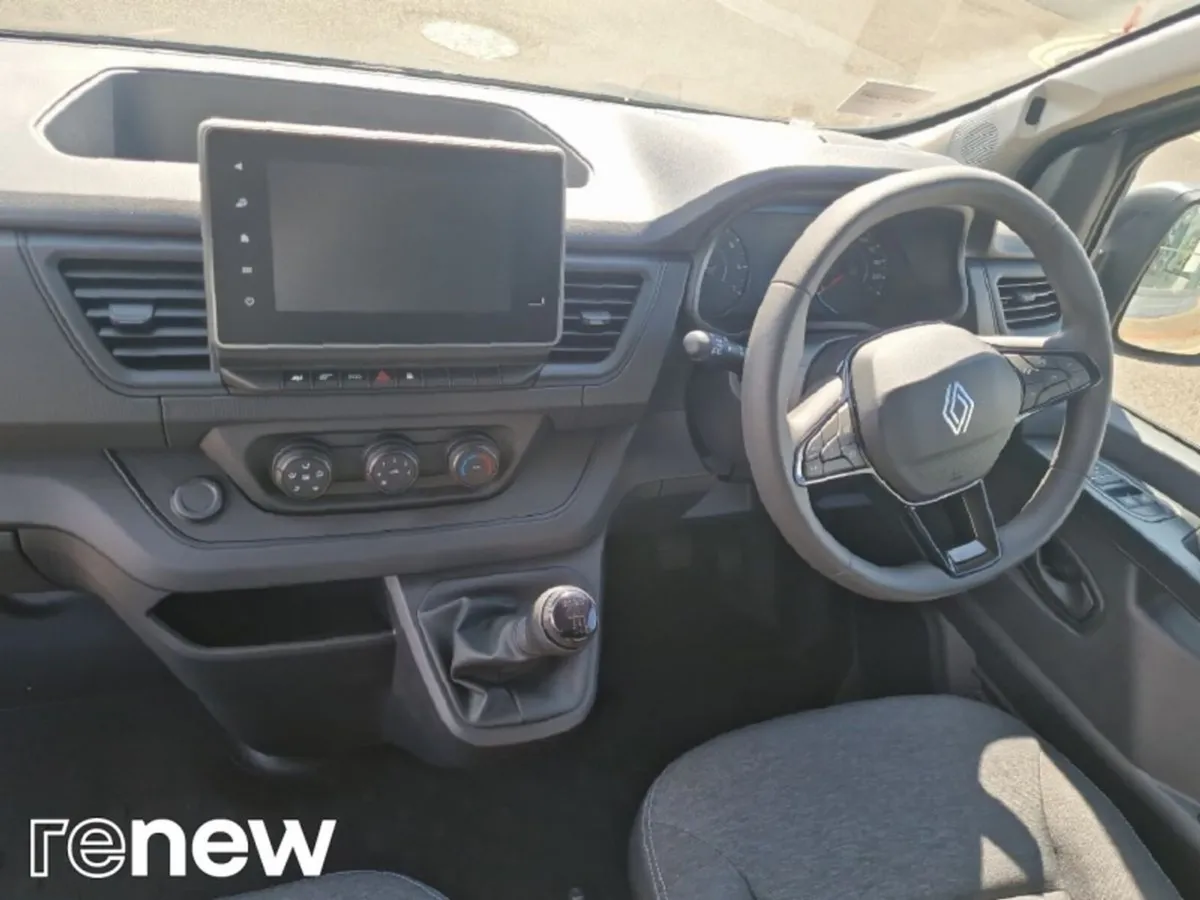 Renault Trafic LL30 Blue dCi 130 Start Retail Pack - Image 2