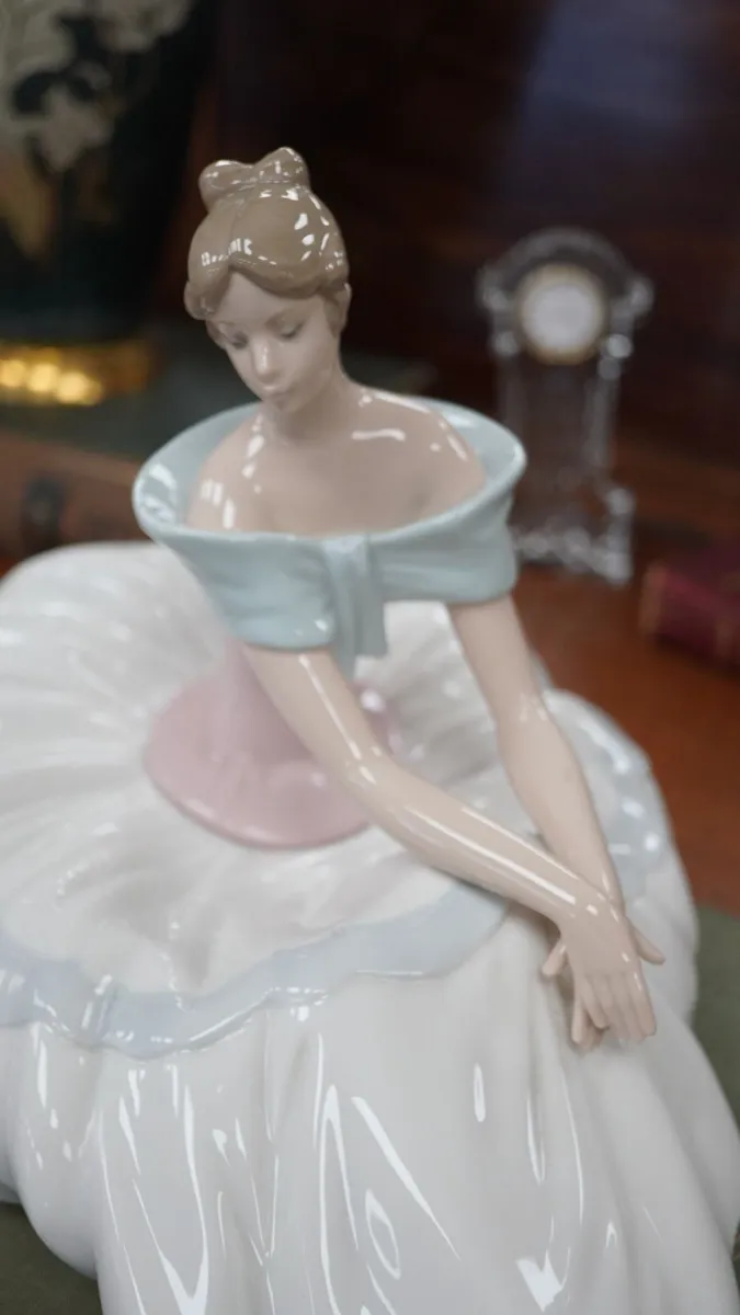 Nao Figurine - Image 3