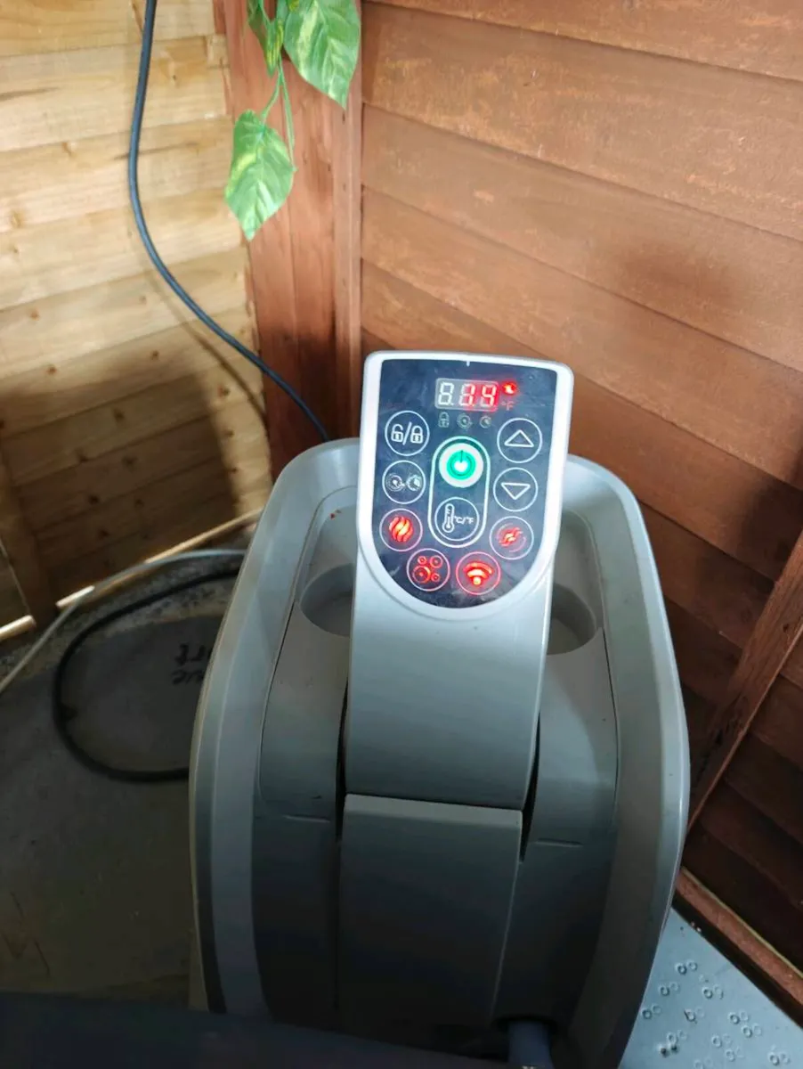 Lazy spa hot tub - Image 2