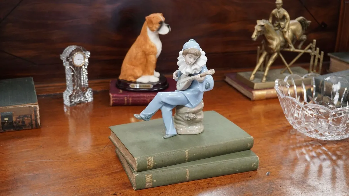 Nao Figurine - Image 1
