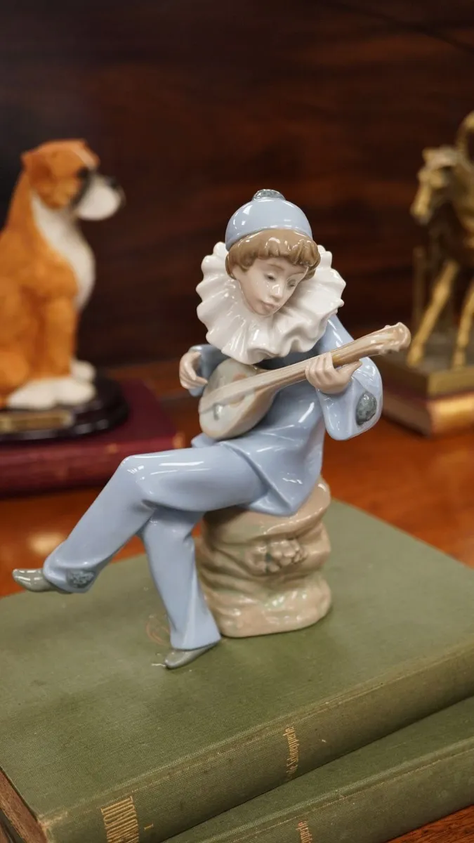 Nao Figurine - Image 2