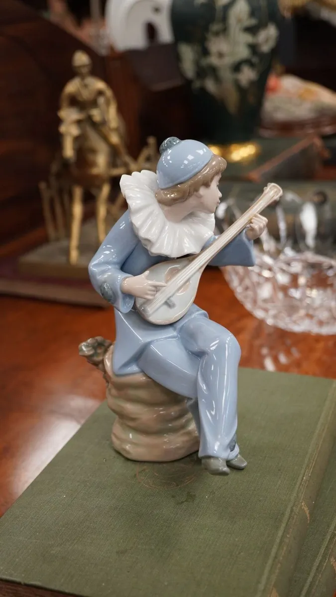 Nao Figurine - Image 3